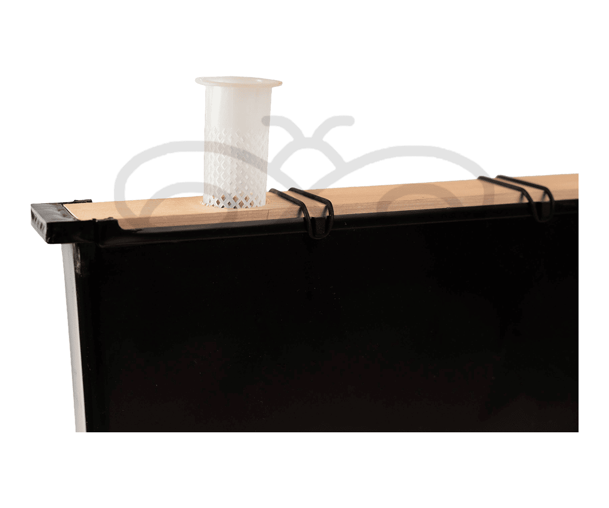 drveni-pokl-ram-hranilica-7